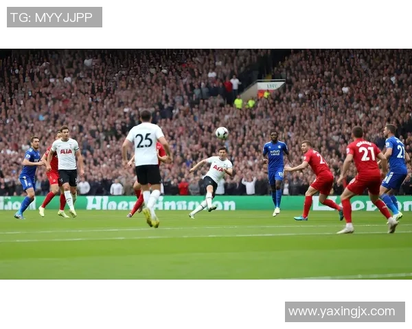 因伤退场的足球球星深度分析 他的受伤对球队的影响与未来复出的前景 因伤退场的足球球星深度分析 他的受伤对球队的影响与未来复出的前景