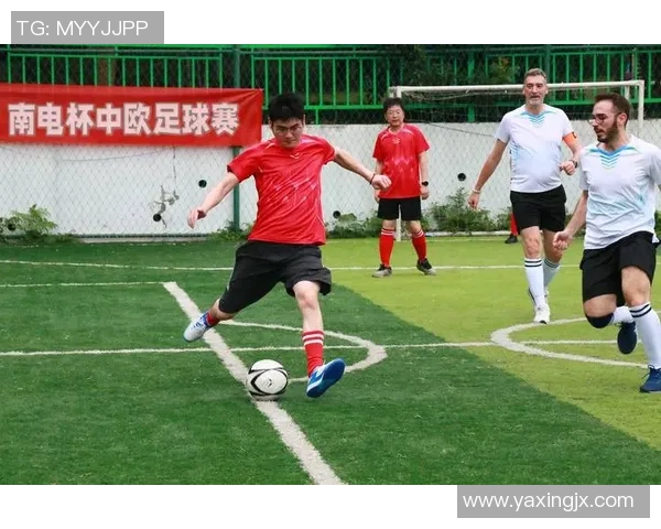 球星炫酷足球点燃绿茵激情赛场展现无与伦比巅峰技艺 球星炫酷足球点燃绿茵激情赛场展现无与伦比巅峰技艺