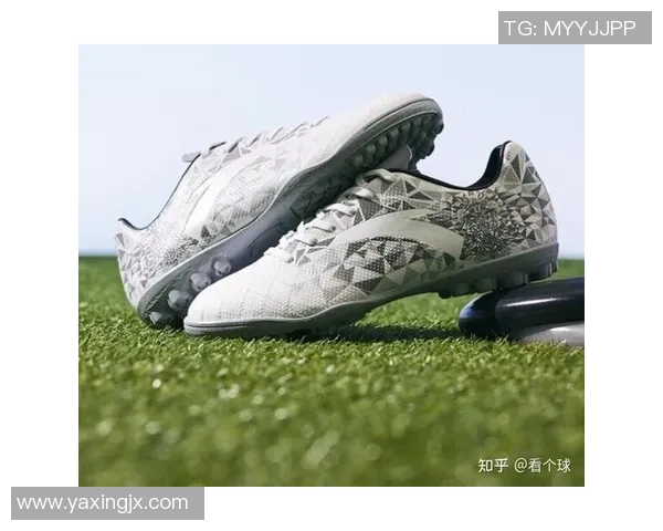 球星穿的足球鞋钉数解析不同钉数如何影响比赛表现与球场表现 球星穿的足球鞋钉数解析不同钉数如何影响比赛表现与球场表现